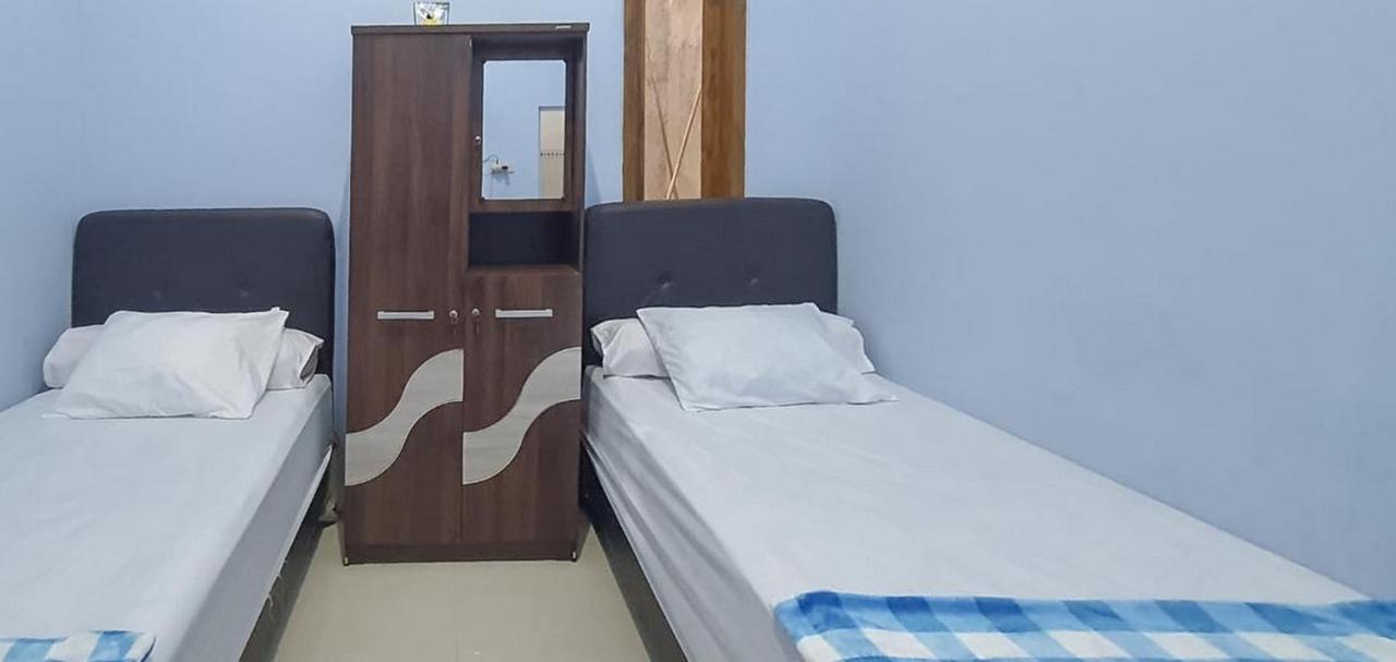 Hotel Griya Mbak Tafik Syariah Gendingan Exterior foto