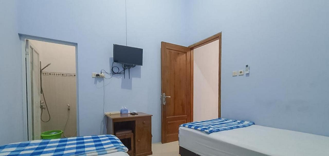 Hotel Griya Mbak Tafik Syariah Gendingan Exterior foto